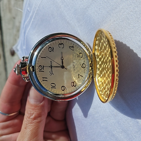 Geneva Quartz Gold Tone English Deer Pocket Watch #70 - Picture 2 of 4
